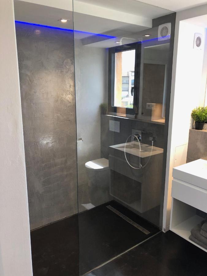Appartement climatisé refait à neuf - VUE MER Saint-Tropez - Piscine- 50m plage Gassin Exterior foto