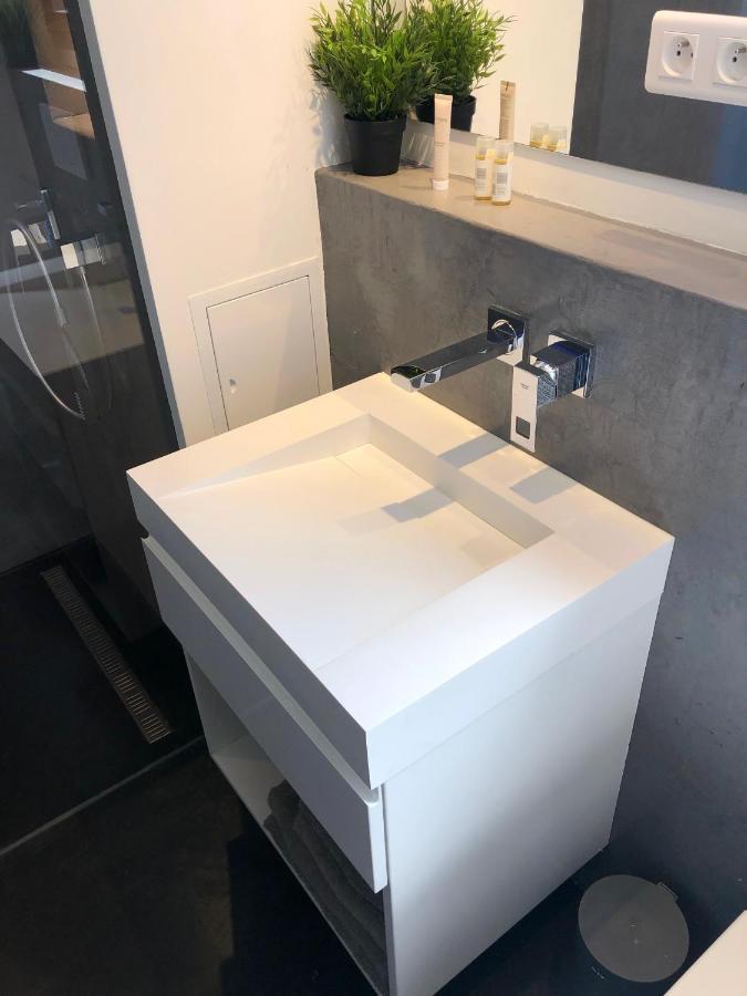 Appartement climatisé refait à neuf - VUE MER Saint-Tropez - Piscine- 50m plage Gassin Exterior foto