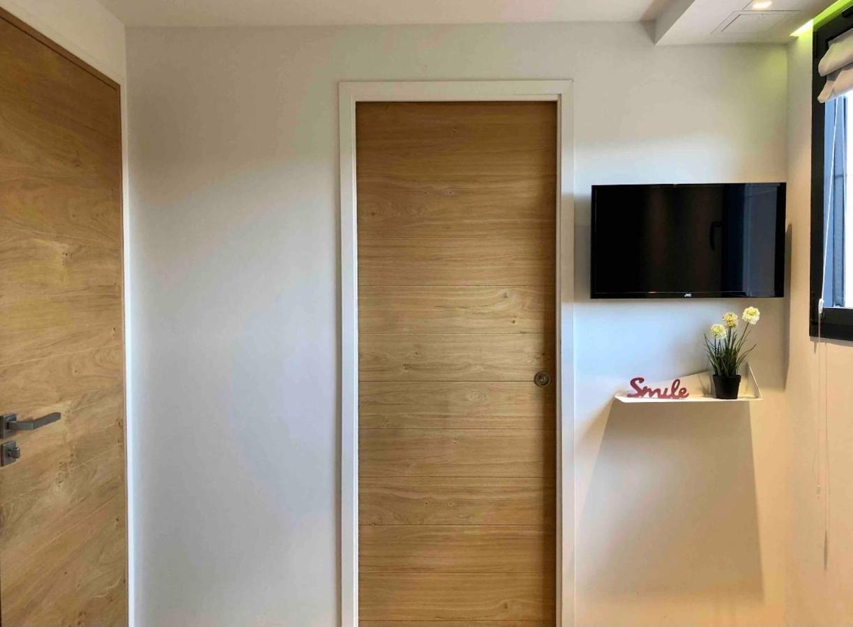 Appartement climatisé refait à neuf - VUE MER Saint-Tropez - Piscine- 50m plage Gassin Exterior foto